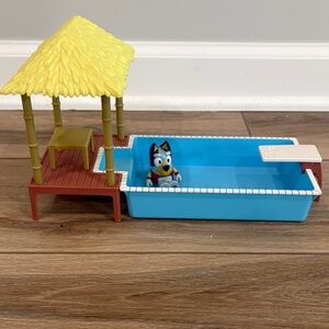 Bluey Pool Playset with Yellow and Blue Colors
